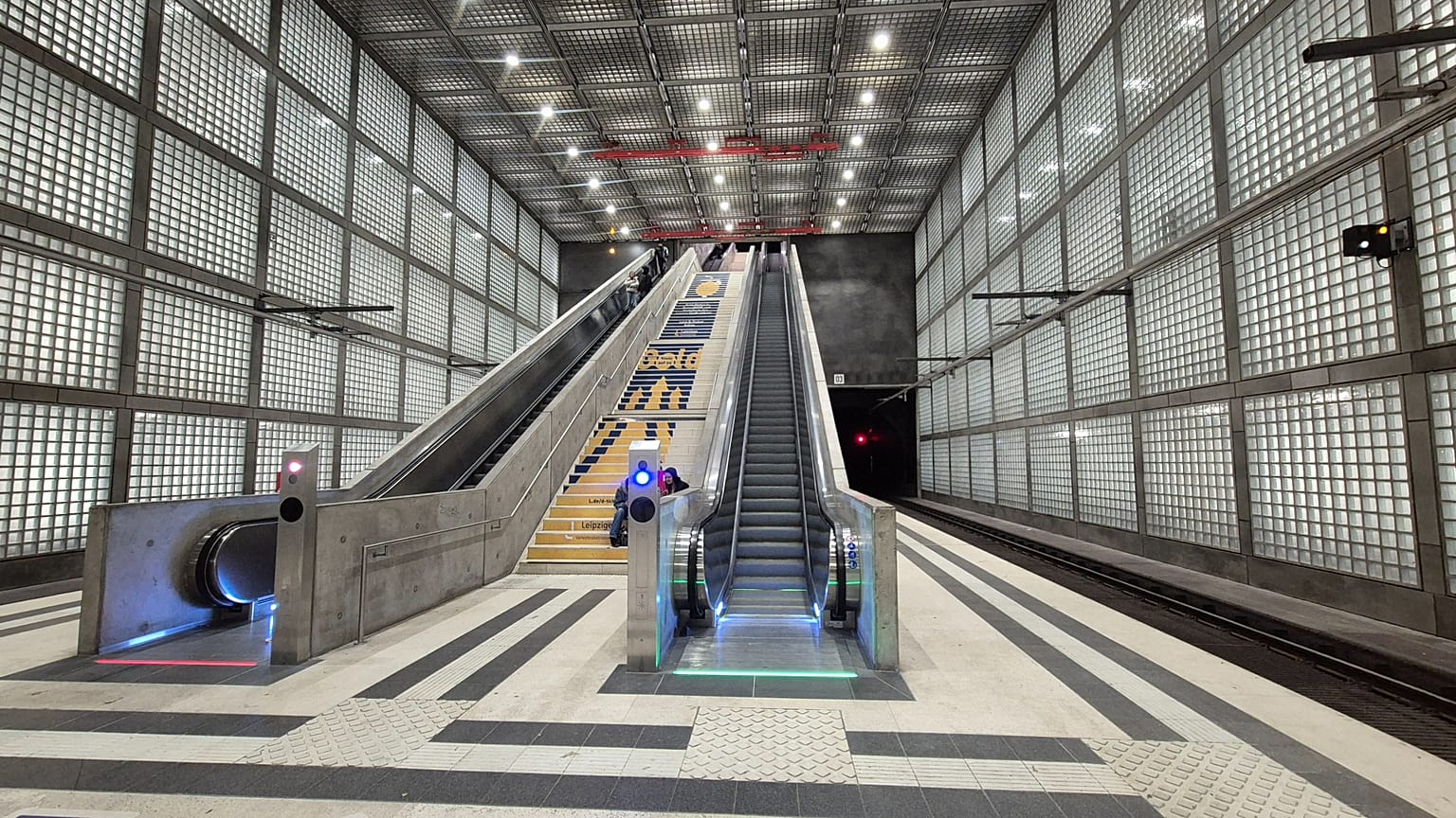 Am Wilhelm-Leuschner-Platz in Leipzig gibt es eine neue Rolltreppe mit einer Besonderheit.