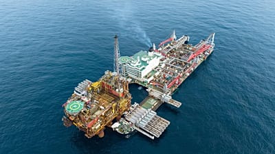 Die Pioneering Spirit von Allseas ist mit einer Länge von 382 Metern das größte Bauschiff der Welt.