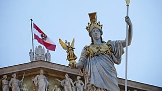 Ο καγκελάριος της Αυστρίας, Στόκερ, απειλεί να μπλοκάρει τον προϋπολογισμό της ΕΕ