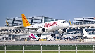 Symboldbild : Pegasus Airlines landet am Flughafen Stuttgart 
