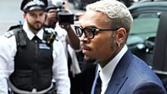 Grammy ödüllü şarkıcı Chris Brown Londra'daki mahkemede.