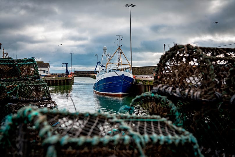 Un peschereccio ormeggiato nel porto di Kilkeel, in Irlanda del Nord