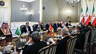 الرئيس الإيراني مسعود بزشكيان خلال اجتماعه مع وفود رفيعة المستوى من السعودية وباكستان وتركيا في طهران، الإثنين 26 أكتوبر 2026.