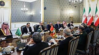 الرئيس الإيراني مسعود بزشكيان خلال اجتماعه مع وفود رفيعة المستوى من السعودية وباكستان وتركيا في طهران، الإثنين 26 أكتوبر 2026.
