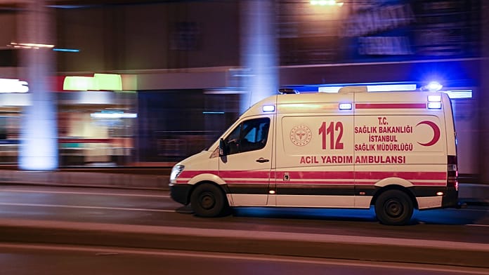 Antalya'da hortum ve fırtına: 4 işçi hayatını kaybetti