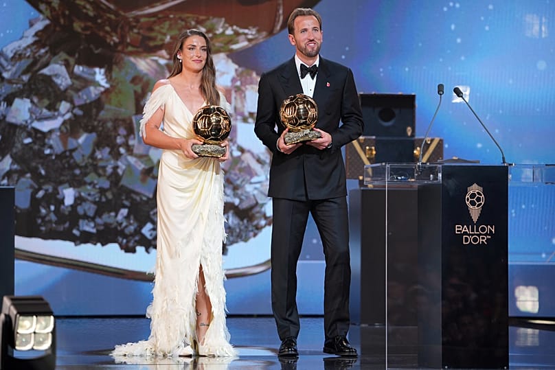  Der englische Fußballspieler Harry Kane und die Spanierin Alexia Putellas gewinnen die Auszeichnung als Spieler des Jahres bei der Ballon-d’Or-Zeremonie.