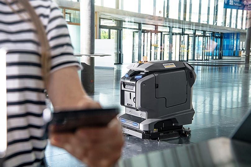Die aktuelle "Kärcher Intelligent Robotic Application", kurz „KIRA“ – die ersten vollautonomen Reinigungsroboter bietet Kärcher 2003 an