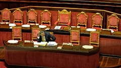 I banchi del governo al Senato, rimasti vuoti dopo il rinvio di una discussione lo scorso 16 settembre