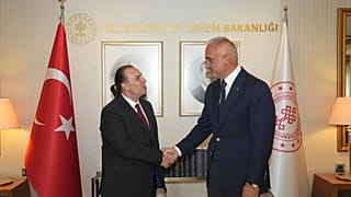 Soldan sağa: Devlet Opera ve Balesi Genel Müdürü Can Atilla ve Kültür ve Turizm Bakanı Mehmet Nuri Ersoy