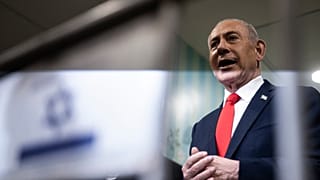 رئيس الوزراء الإسرائيلي بنيامين نتنياهو يتحدث إلى الإعلام بعد الإدلاء بصوته في القدس، الثلاثاء 27 أكتوبر 2026. 