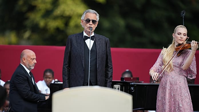 Endonezya'da Andrea Bocelli konseri tartışma yarattı: Ulema Konseyi organizasyona karşı çıktı