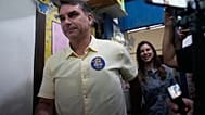 Flávio Bolsonaro no local de votação durante a segunda volta das eleições presidenciais do Brasil, Rio de Janeiro, 25 de outubro de 2026