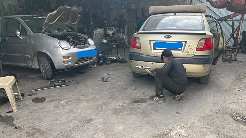 سيارات معطلة جراء البنزين المغشوش في إحدى ورشات الصيانة بدمشق