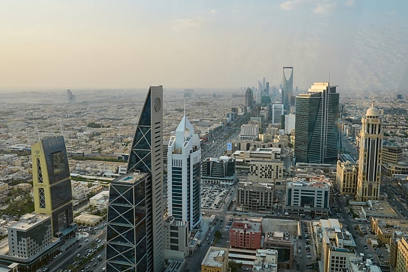 مبانٍ على امتداد طريق الملك فهد في حي العليا بالعاصمة السعودية الرياض، 14 أكتوبر 2026.
