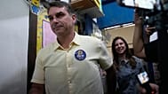 Flávio Bolsonaro sur son lieu de vote lors du second tour de la présidentielle au Brésil, à Rio de Janeiro, le 25 octobre 2026