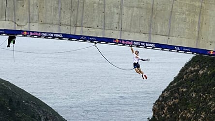 Afrique du Sud : 600 barres à franchir à la force des bras sous un pont