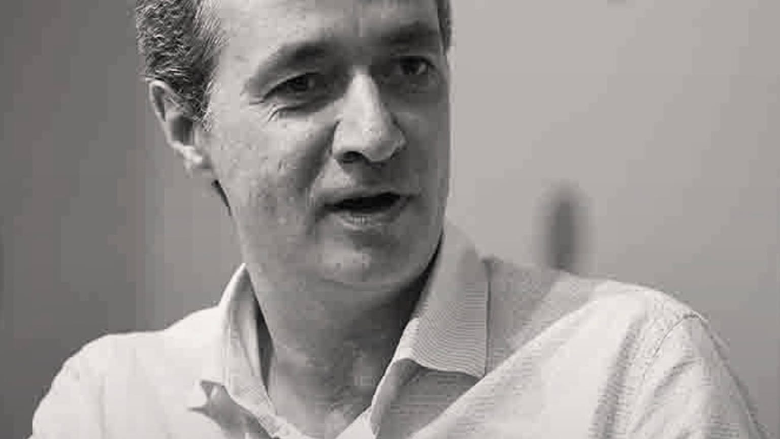 Yazar, editör ve çevirmen Cem Akaş