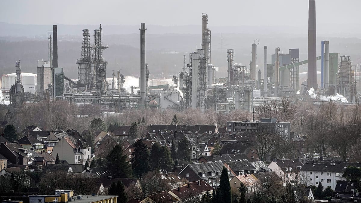 Europe needs more oil refineries to weather energy shocks, EU warns
