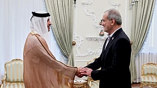 الرئيس الإيراني مسعود بزشكيان يستقبل رئيس الوزراء وزير الخارجية القطري الشيخ محمد بن عبد الرحمن آل ثاني في طهران، 27 أغسطس/آب 2026.