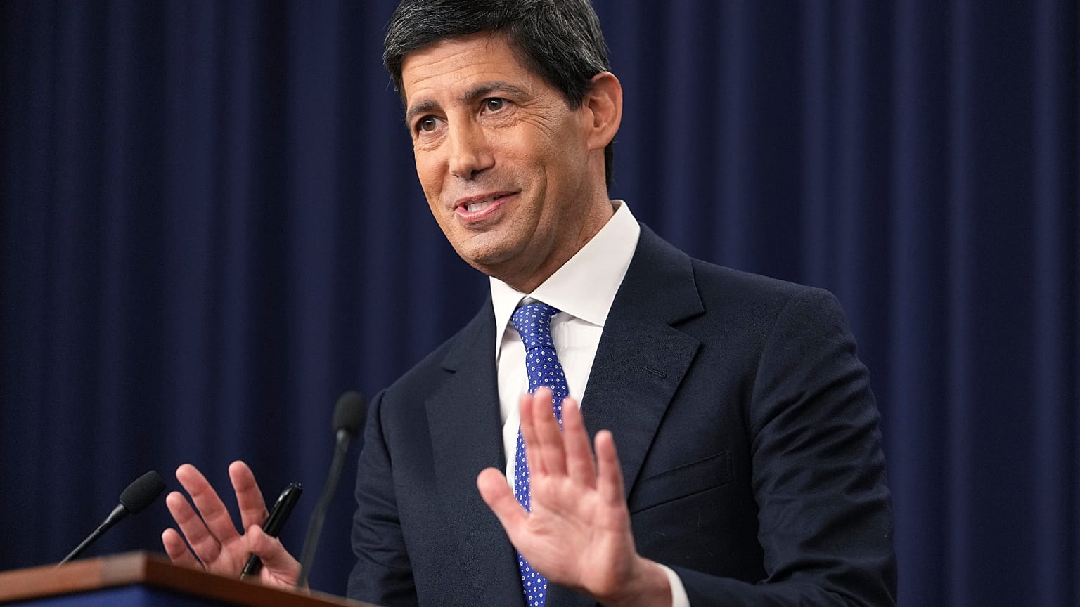 ARCHIVO. El presidente de la Reserva Federal, Kevin Warsh, habla durante una rueda de prensa en Washington, el 16 de septiembre de 2026
