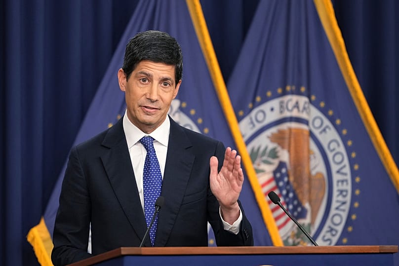 ARCHIVO. El presidente del Consejo de la Reserva Federal, Kevin Warsh, habla durante una rueda de prensa en Washington, 16 sept. 2026
