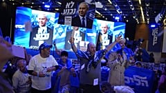 Seçim sonuçlarını takip eden Netanyahu destekçileri.