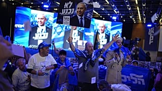 Seçim sonuçlarını takip eden Netanyahu destekçileri.