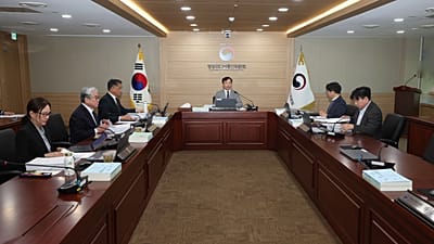 KMCC chairperson Kim Jong-cheol speaks during a meeting at the government complex in Gwacheon, South Korea, 28 Oct. 2026