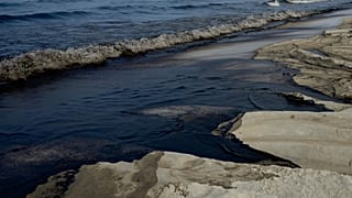 Détroit d'Ormuz : le passage d'un pétrolier provoque une marée noire