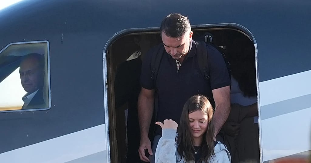 Flávio Bolsonaro a atterri à Miami après avoir quitté le Brésil