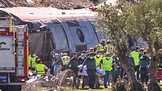 Spain: Rescuers search mangled train wreckage near Toledo