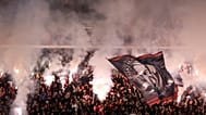 Des supporters de Rennes allument des fumigènes lors du match de football de la Ligue Europa opposant Rennes au Panathinaïkos, le jeudi 9 novembre 2023.