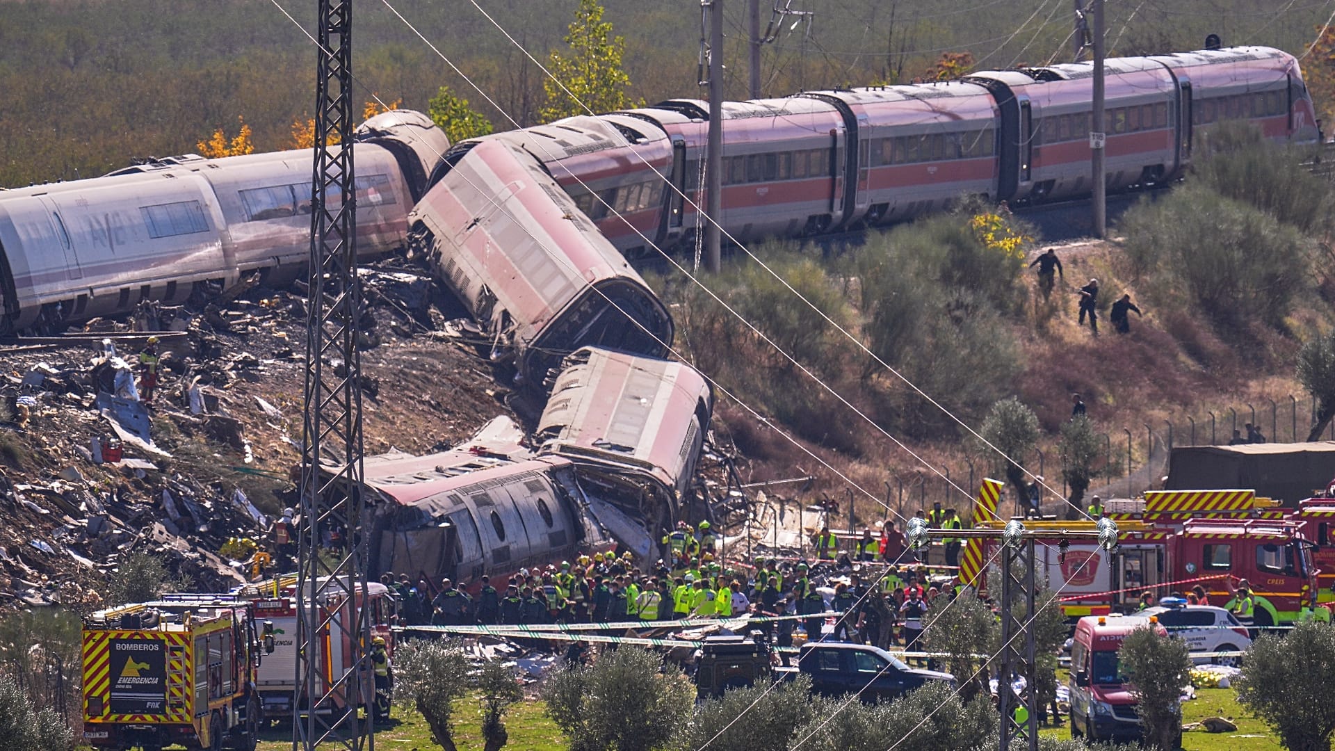 Spain train crash: What happened in the 17 minutes before the collision ...