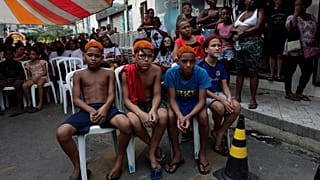 Brésil : des Brésiliens réagissent au départ de Flàvio Bolsonaro et sa famille