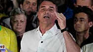 المرشح الرئاسي المعارض السيناتور فلافيو بولسونارو يتحدث بعد جولة الإعادة الرئاسية في برازيليا، البرازيل، الأحد 25 أكتوبر 2026. 