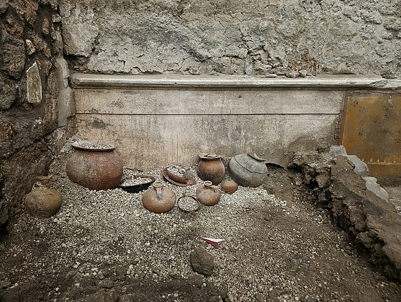 Vazolar ve urneler - Pompei Arkeoloji Parkı