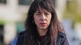 Die Berliner Linken-Vorsitzende Elif Eralp am Brandenburger Tor in Berlin, Deutschland, am Mittwoch, dem 7. Oktober 2026.