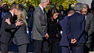 El rey Felipe VI y la reina Letizia de España llegan para visitar a las personas heridas en una colisión ferroviaria en Toledo, España, el jueves 29 de octubre de 2026. 