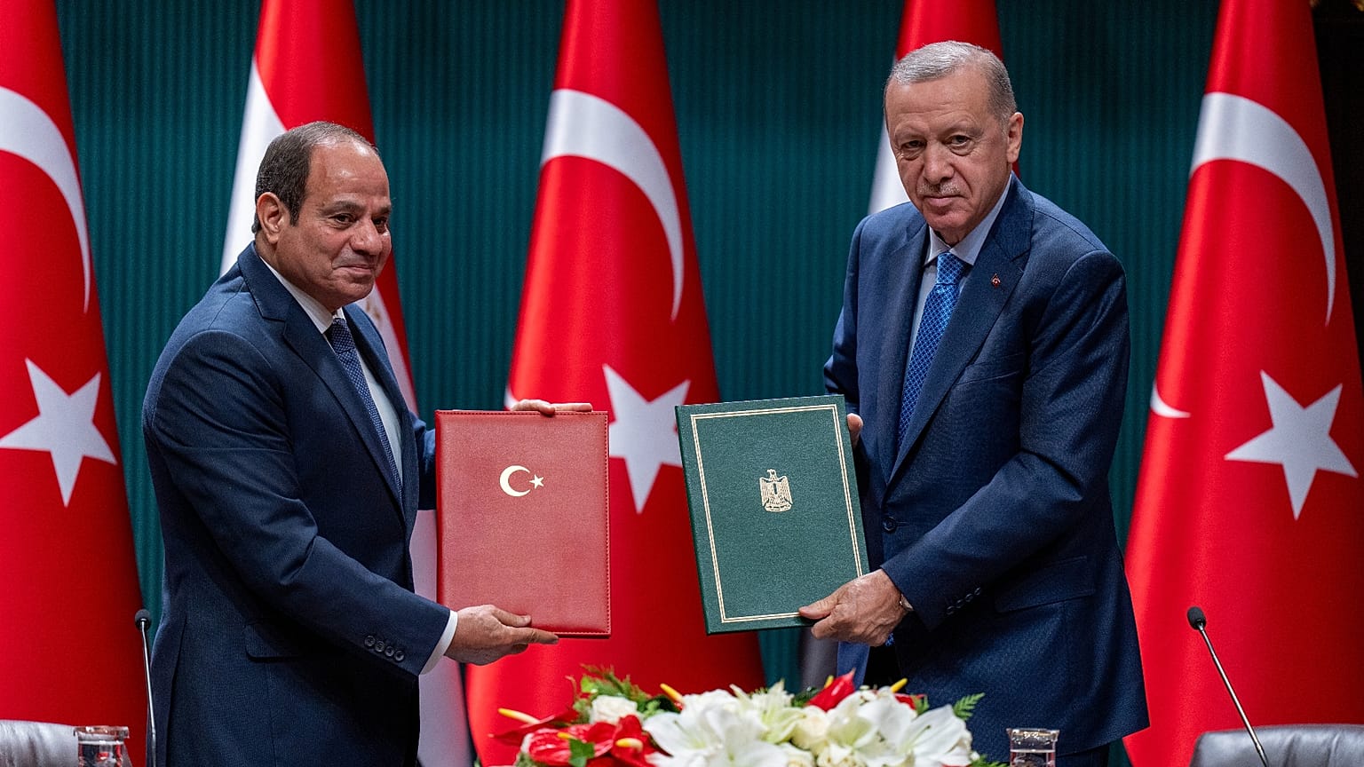 الرئيس المصري عبد الفتاح السيسي ونظيره التركي رجب طيب إردوغان