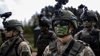 Militares do Exército lituano participam no exercício militar lituano-polaco Brave Griffin 24/II perto do corredor de Suwalki, junto à fronteira polaca, na aldeia de Dirmiskes