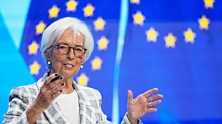 Presidente do Banco Central Europeu Christine Lagarde fala aos jornalistas numa conferência de imprensa após reunião do conselho do BCE em Frankfurt, Alemanha, quinta, out