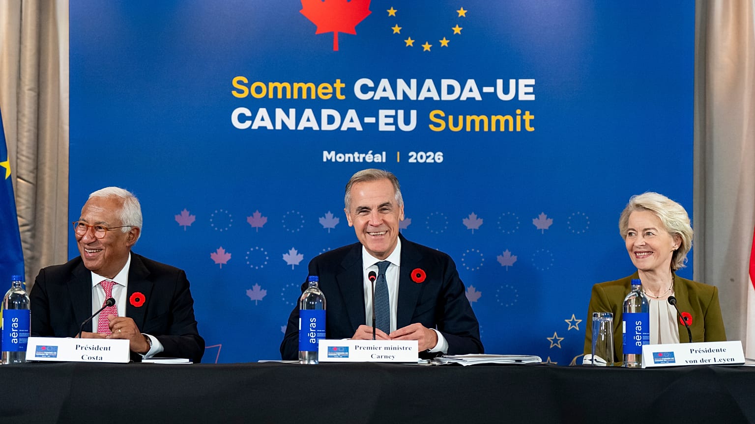 Mark Carney wygłasza przemówienie wraz z Antonio Costą (po lewej) oraz Ursulą von der Leyen w ramach szczytu Kanada–UE w Montrealu, 29 października 2026 r.