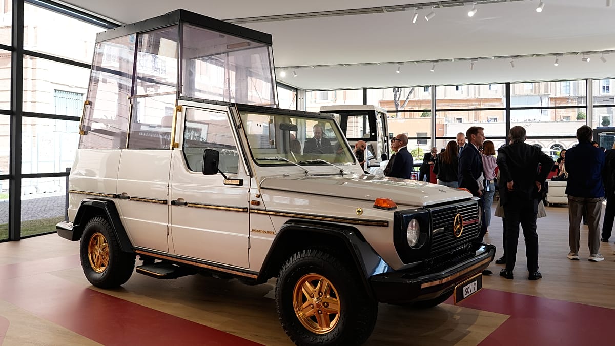 Vatican: Century of Mercedes-Benz popemobiles goes on display