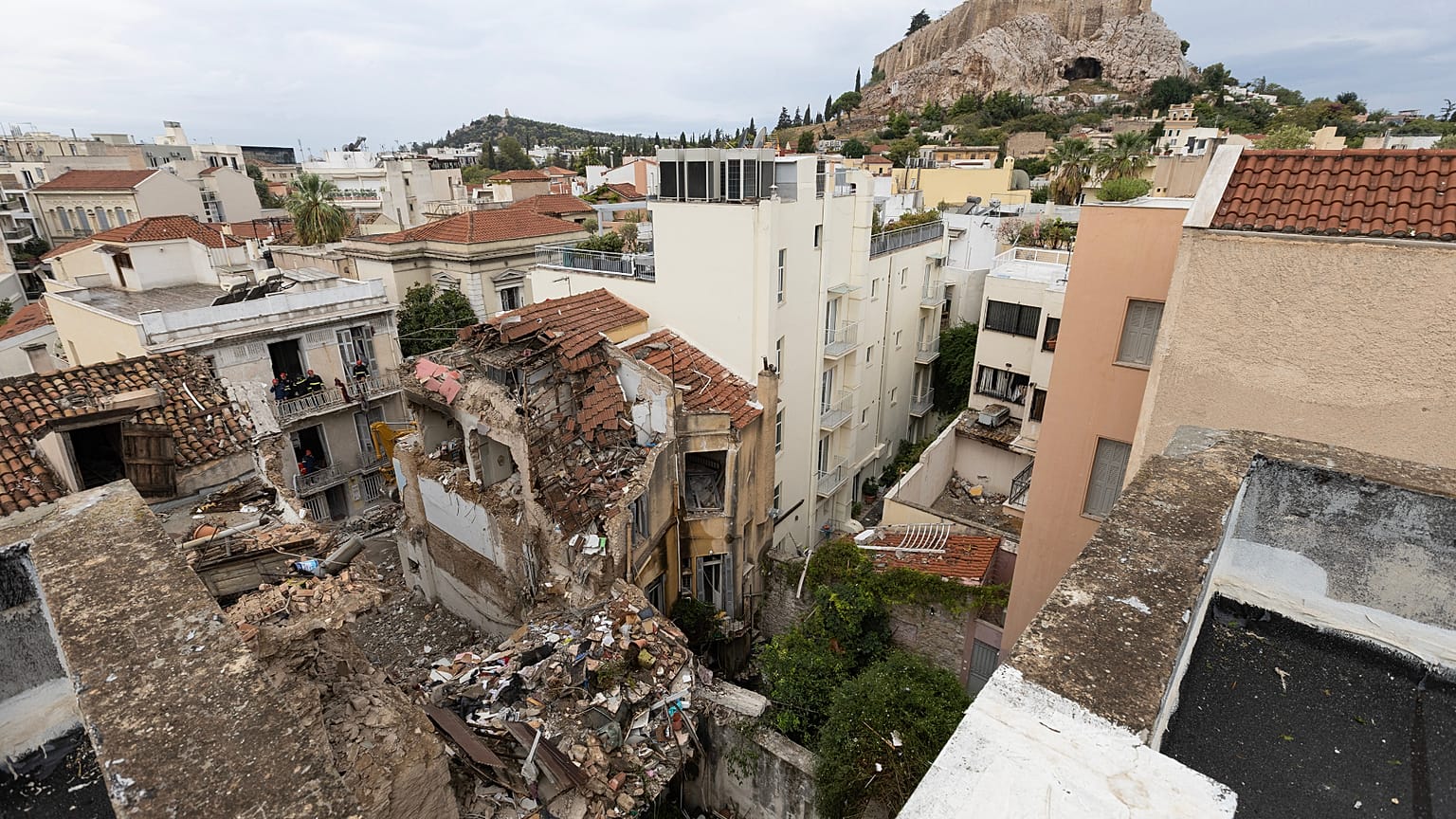 Πολύνεκρη κατάρρευση κτιρίου στην Πλάκα