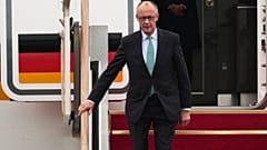 Bundeskanzler Friedrich Merz bei der Ankunft in Südkorea