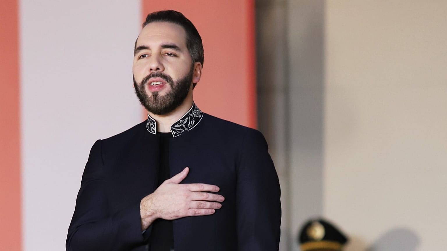 El presidente salvadoreño, Nayib Bukele, en el palacio presidencial en San Salvador, El Salvador, el 29 de octubre de 2026.