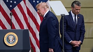 يحضر الرئيس دونالد ترامب ووزير الدفاع بيت هيغسيث مراسم إحياء الذكرى الخامسة والعشرين لهجمات 11 سبتمبر في مبنى البنتاغون، يوم الجمعة الموافق 11 سبتمبر 2026، في واشنطن. (صورة من
