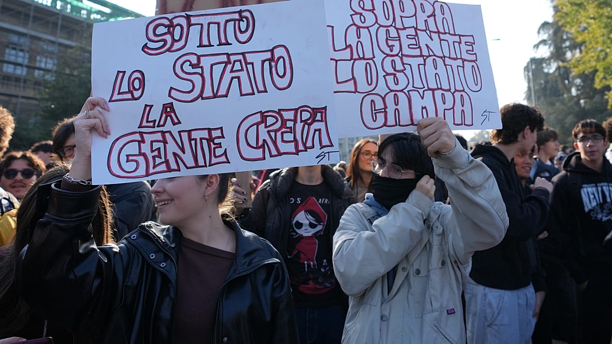 Italy on high alert as thousands take the streets in nationwide strike