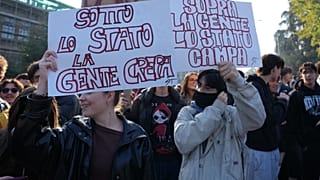 Giovani in proteta a Milano (30 ottobre 2026)
