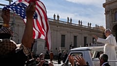 Papst Leo XIV. nach der wöchentlichen Generalaudienz auf dem Petersplatz im Vatikan, 28. Oktober 2026